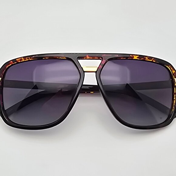 Prive Revaux The Bruce Tortoise Frame Polarized Grey Lens Aviator Sunglasses - Picture 12 of 16